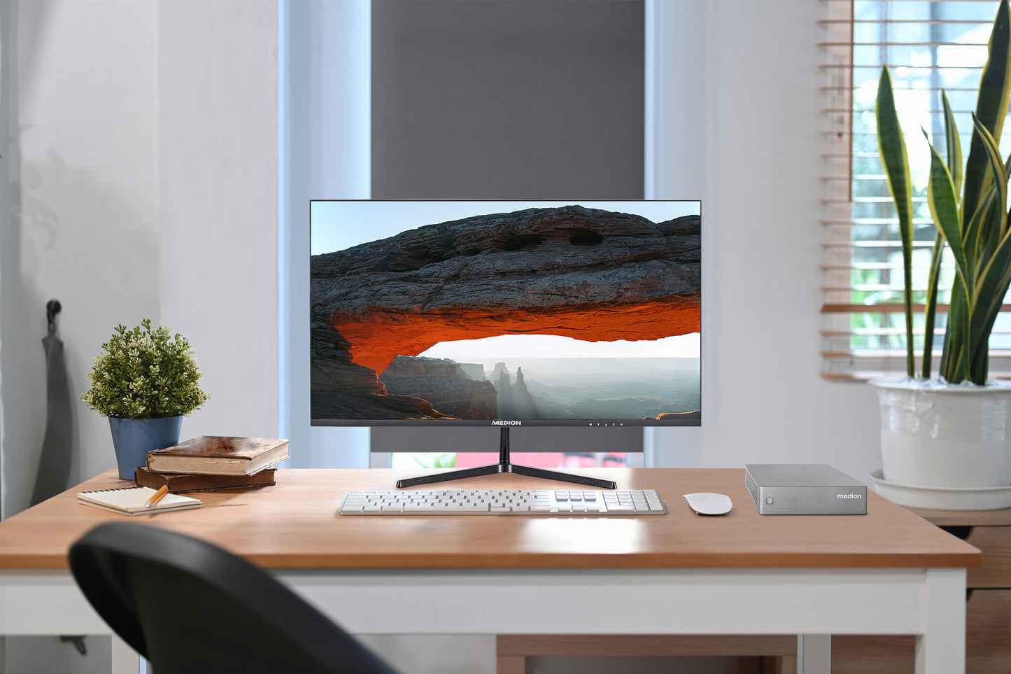 MEDION S06 MD35300 Intel® Core™ i5 i5-1335U 16 GB DDR4-SDRAM 512 GB SSD Mini PC Mini-PC Silver