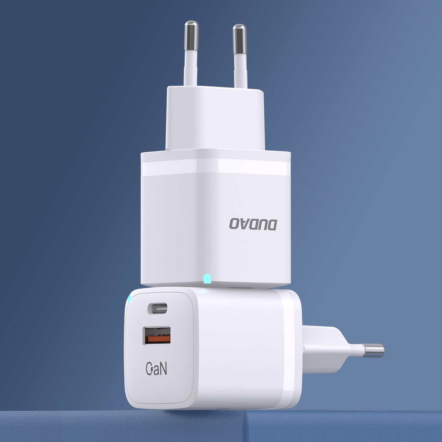 DUDAO A13Pro GAN Adapter 33W 1x USB-C 1x USB-A Universal Vit AC Snabb laddning inomhus