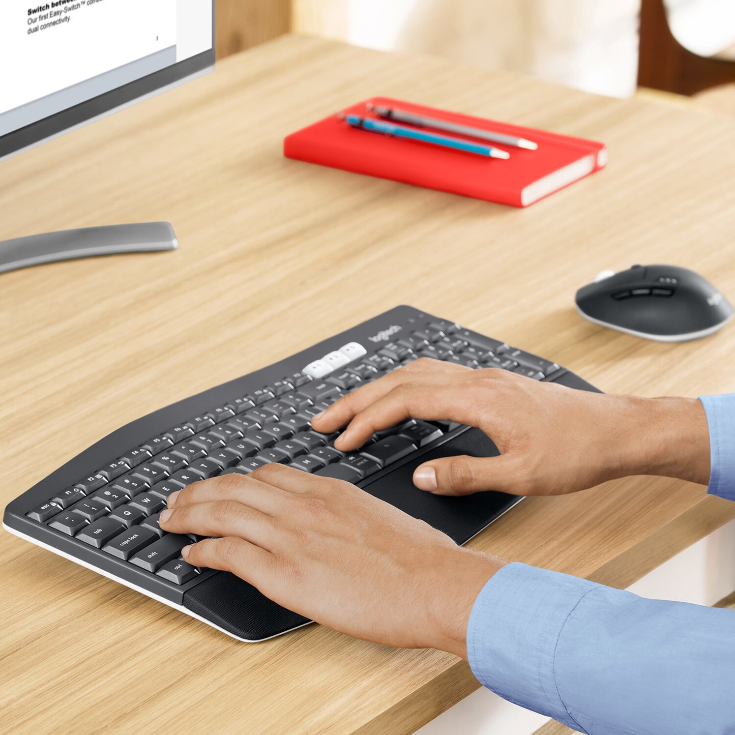 Logitech 920-008221 tangentbord Mus inkluderad Universal Trådlös RF + Bluetooth QWERTZ tyska Svart