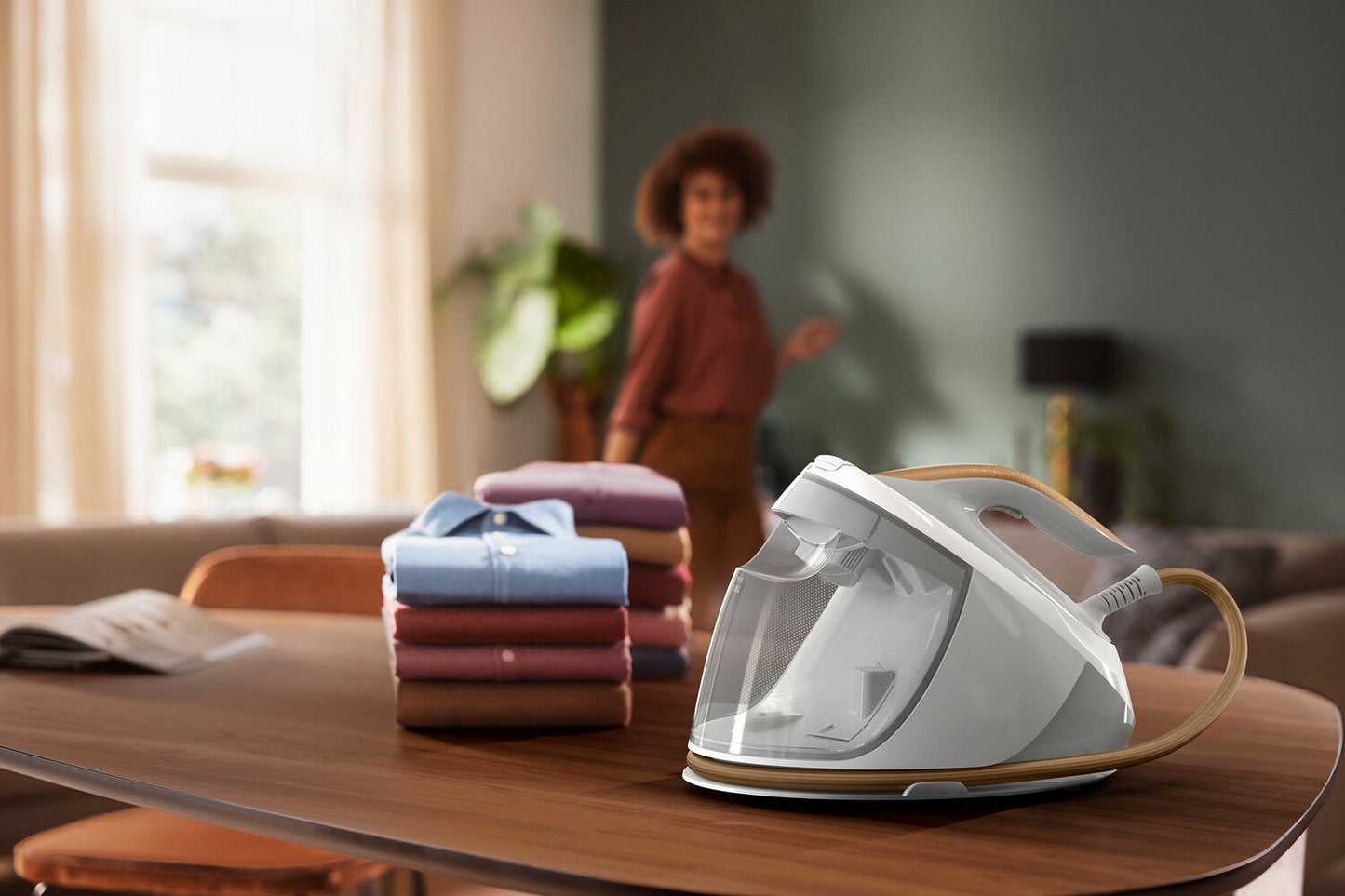 Philips 7000 series PSG7040/10 ångstrykjärnsladdare 2100 W 1,8 l Stryksula SteamGlide Elite Guld, Vit