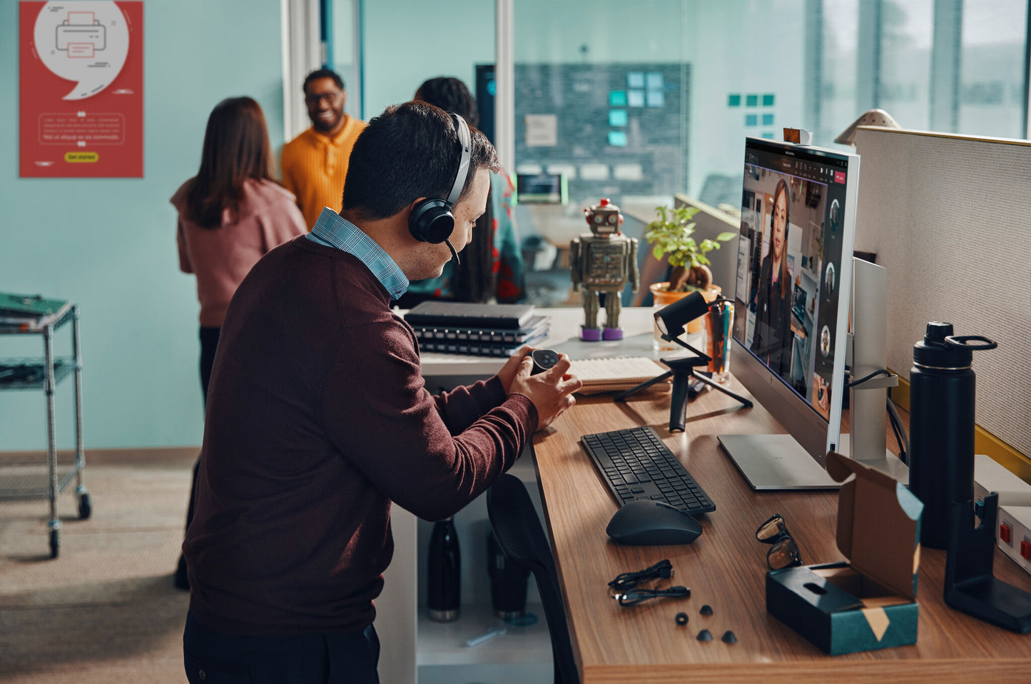 POLY Voyager Focus 2-M Microsoft Teams Certified with charge stand Headset