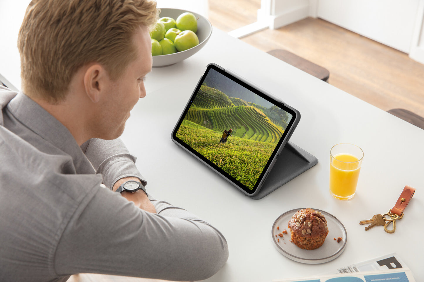 Logitech Folio Touch QWERTY Nordic Smart Connector Grå
